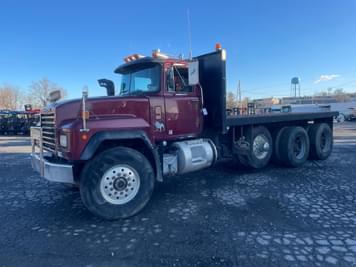 Main image Mack RD688S